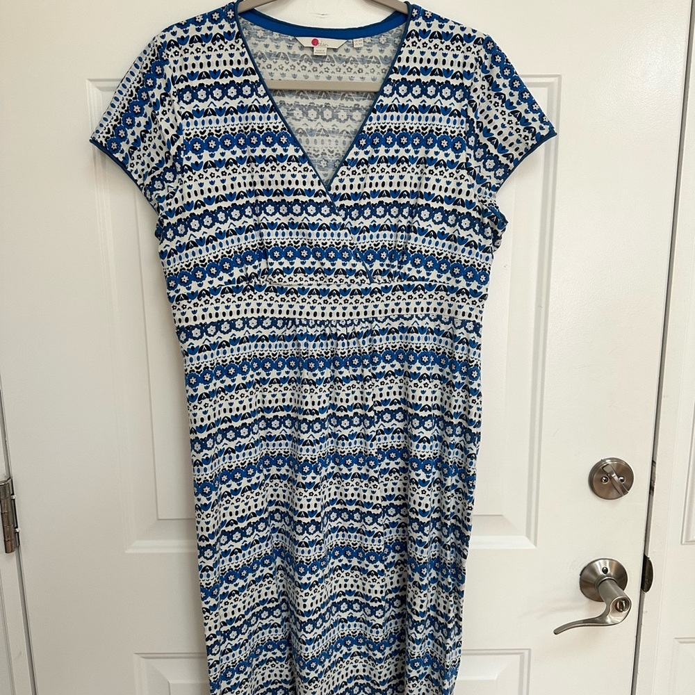 Boden Casual Jersey in a Blue and White Patterned Women's Dress